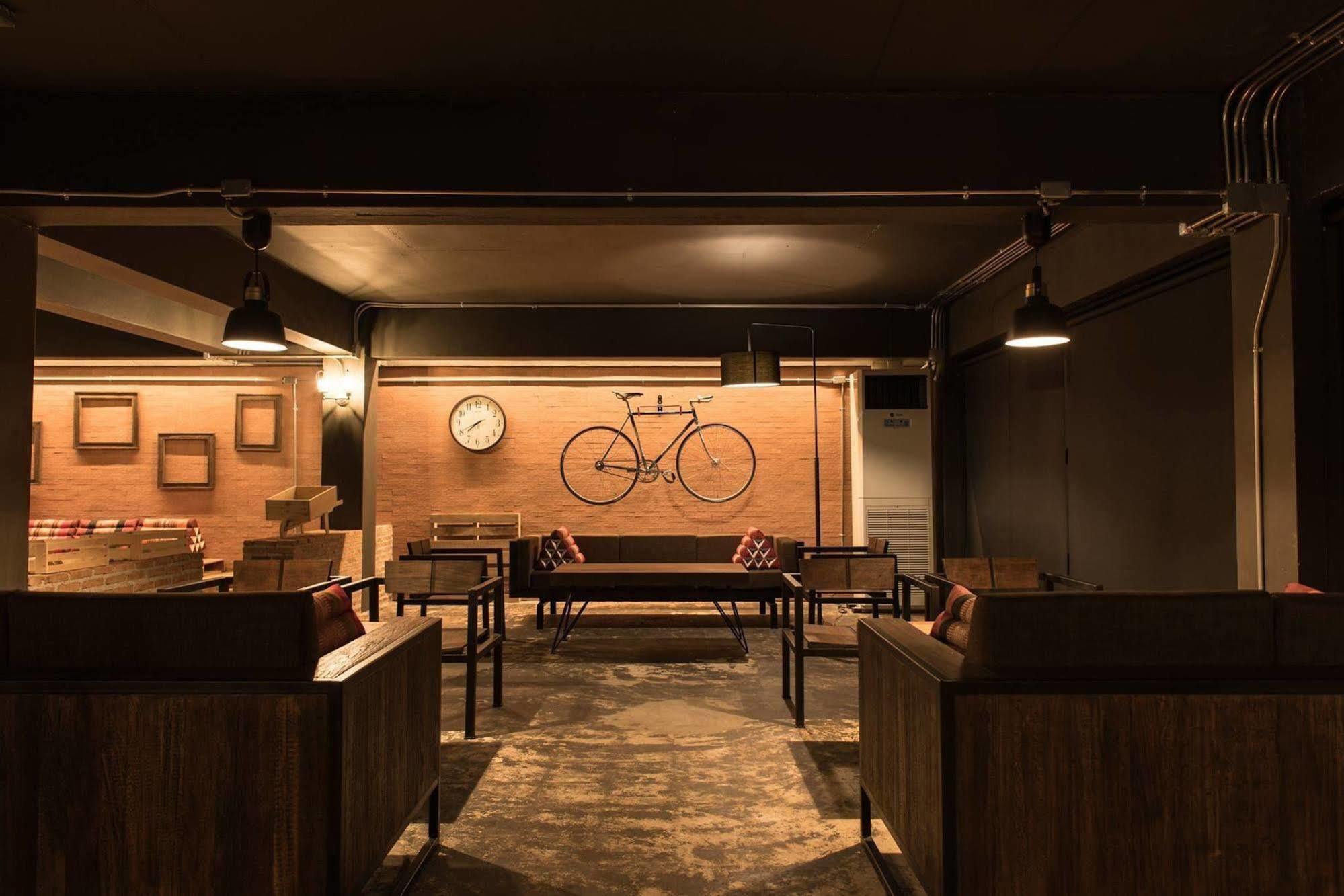 A' Hostel Bangkok Ngoại thất bức ảnh